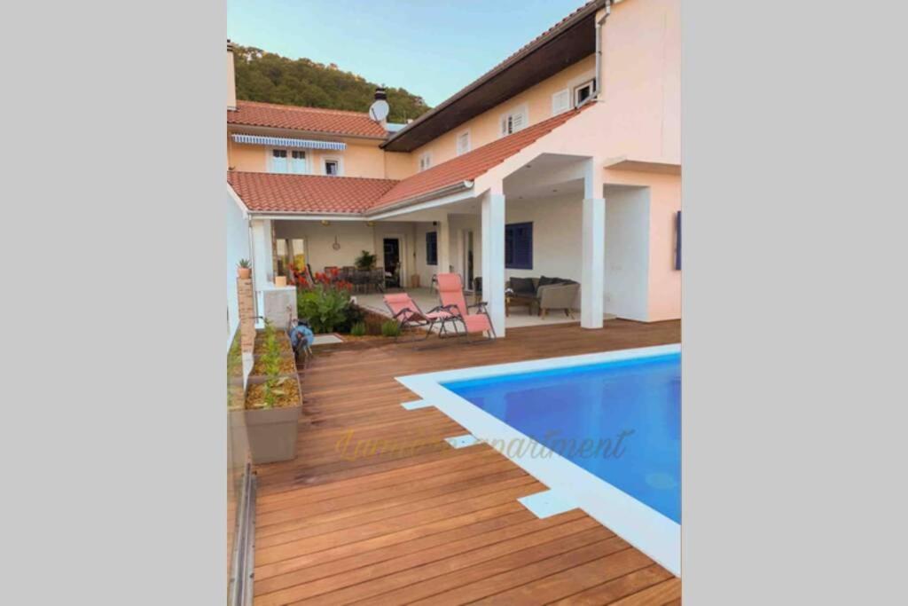 Seaview Pool Apartment-Lumiere, Island Hvar-Gdinj Eksteriør billede