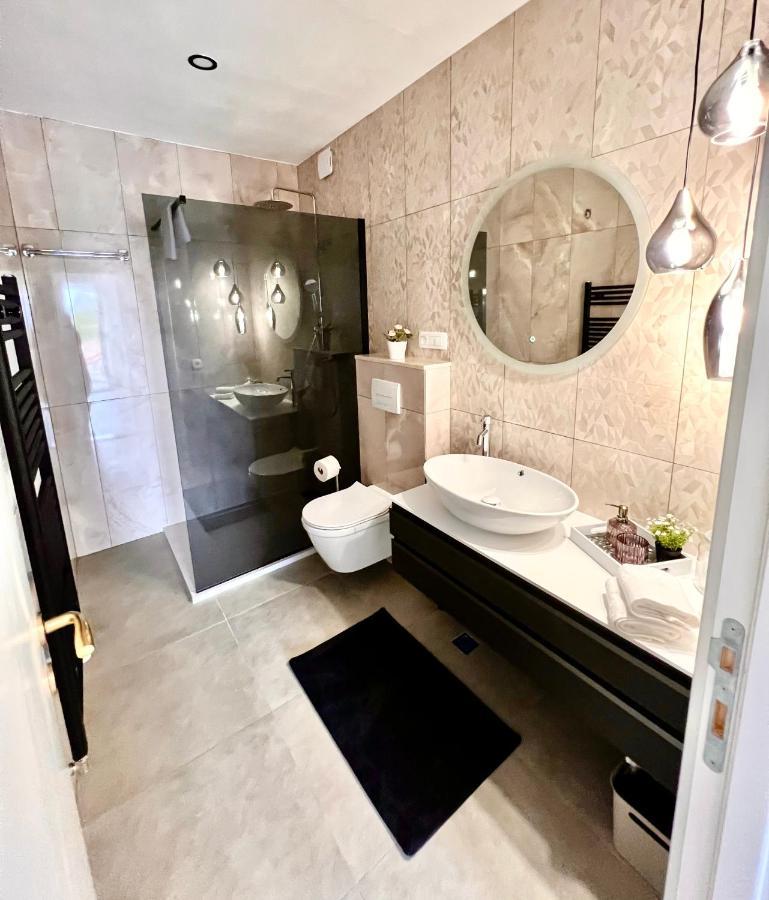 Seaview Pool Apartment-Lumiere, Island Hvar-Gdinj Eksteriør billede