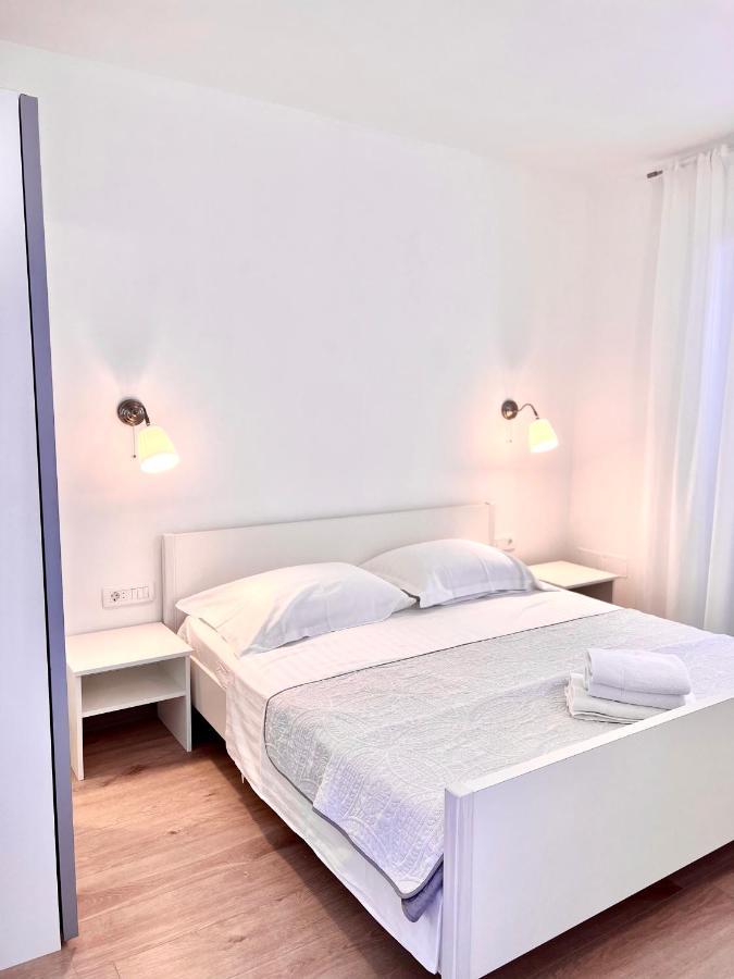 Seaview Pool Apartment-Lumiere, Island Hvar-Gdinj Eksteriør billede