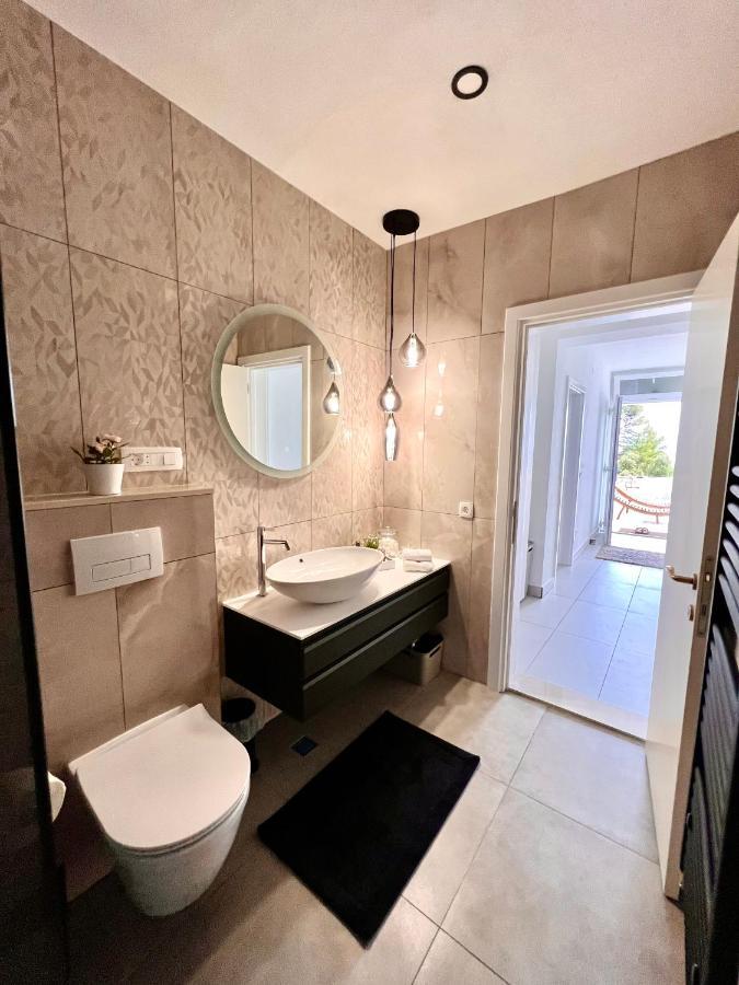 Seaview Pool Apartment-Lumiere, Island Hvar-Gdinj Eksteriør billede